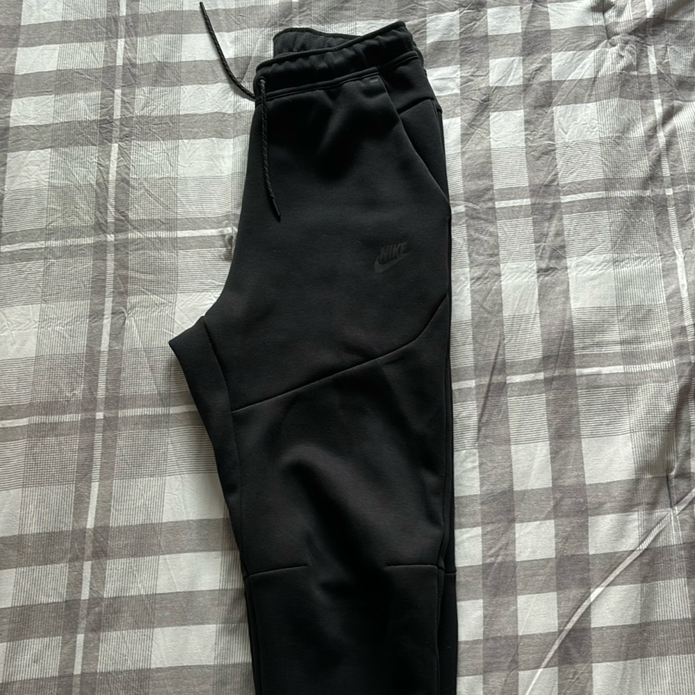 Black Nike Tech Fleece Joggers
